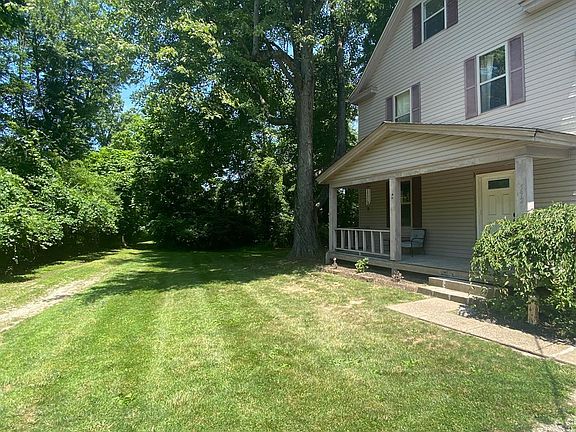 3rd image of 592 Glenrose Ln