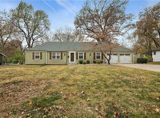 8004 Wenonga Rd, Leawood, KS 66206