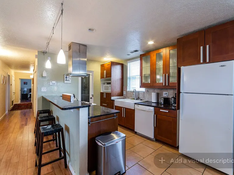 702 3rd St SW — Photo 3