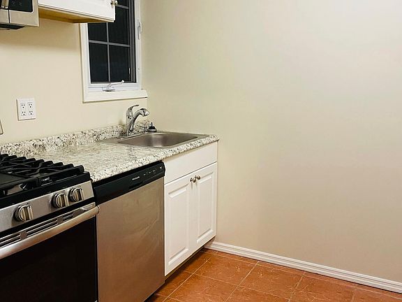 2nd image of 217 Rose Ave #2