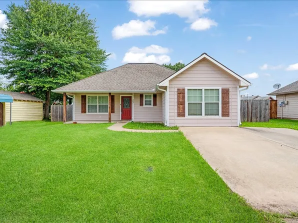 207 Chaffin St, Bonham, TX 75418