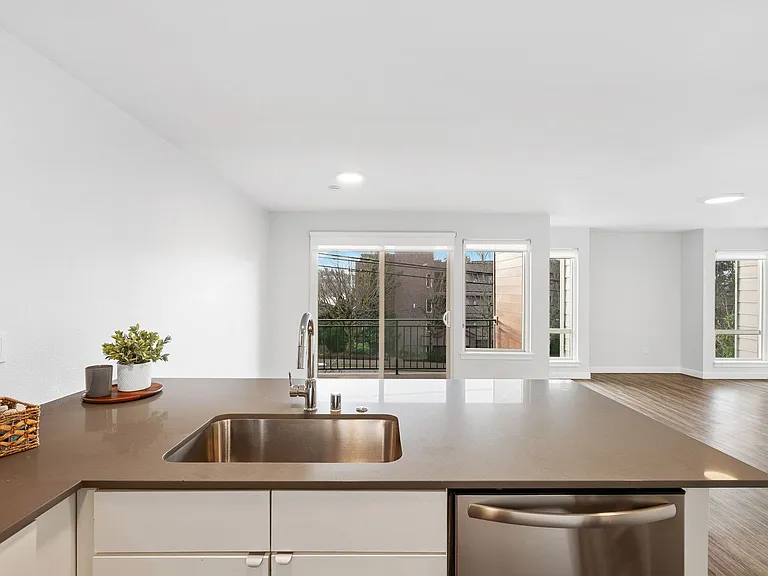 LYLA Eastlake Apartments — Photo 20
