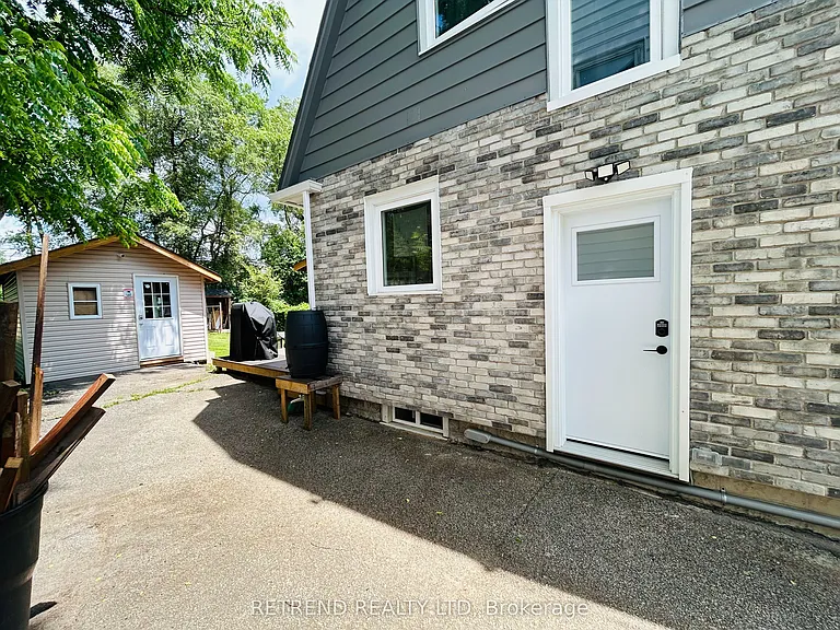 22 Wentworth Ave — Photo 3