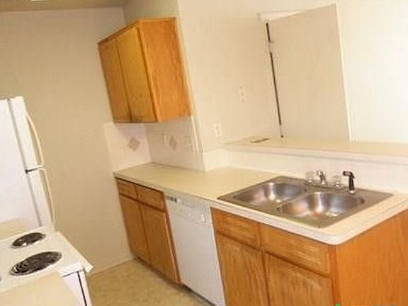 4th image of 1601 Dugger Cir