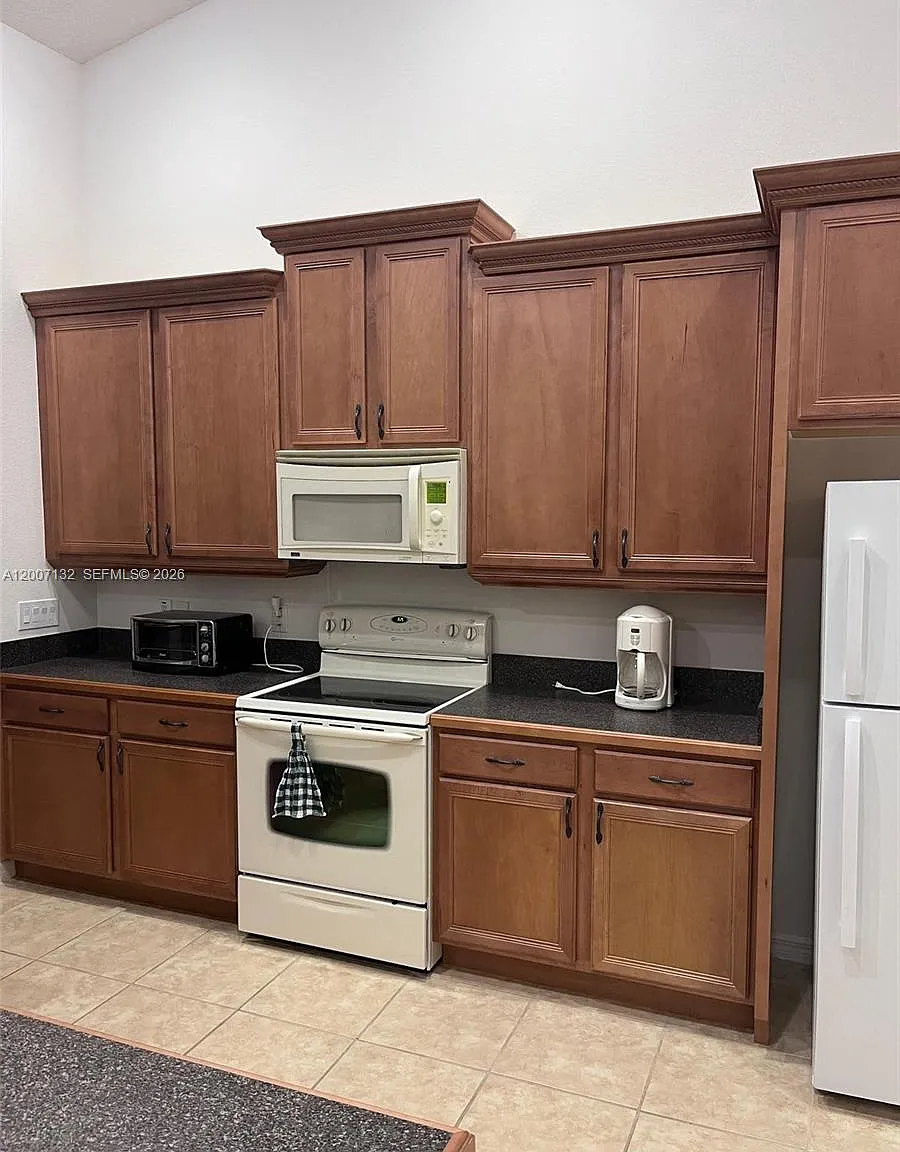 4 bed, 1000 sqft, $2,500 — Photo 1