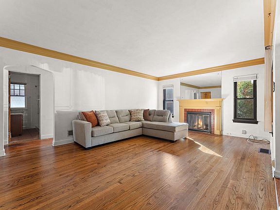 3rd image of 1341 Lincoln St