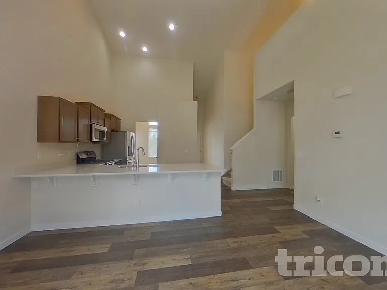 10943 Zealand Dr — Photo 2