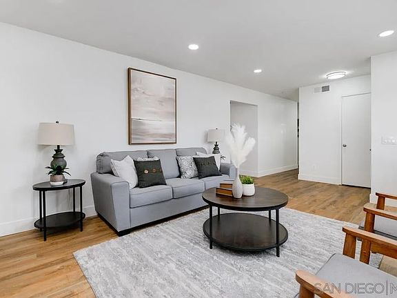 5th image of 8784 Hebrides Dr