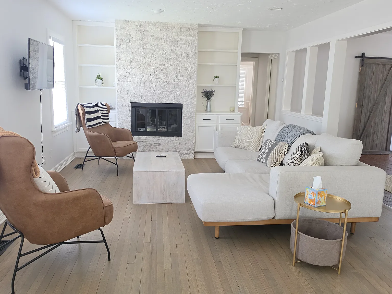 1107 Woodlawn Place — Photo 3