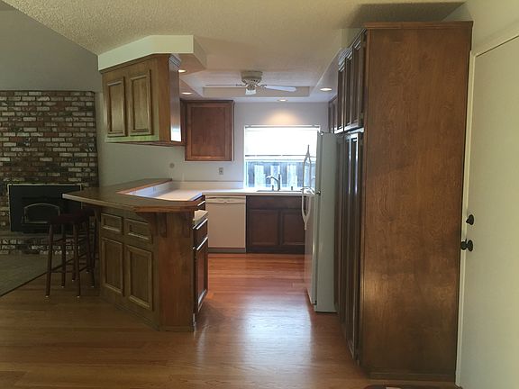 2nd image of 6350 Woodridge Ct