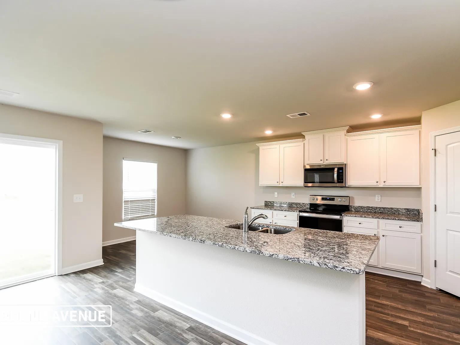 4 bed, 2.5 bath, 2358 sqft, $2,095 — Photo 4