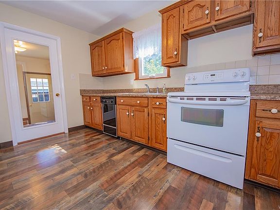 5th image of 260 Shartle Pl