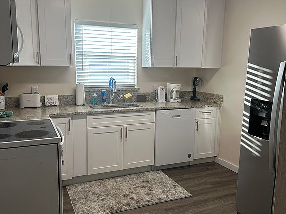 3rd image of 204 E Avenue C