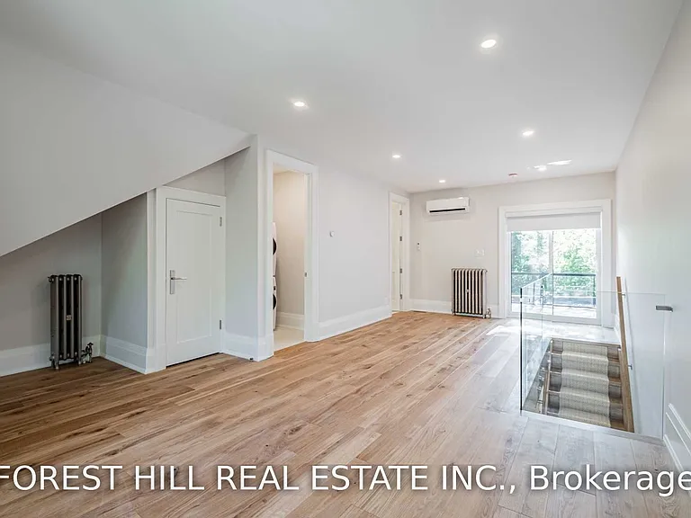 36 Howland Ave — Photo 17