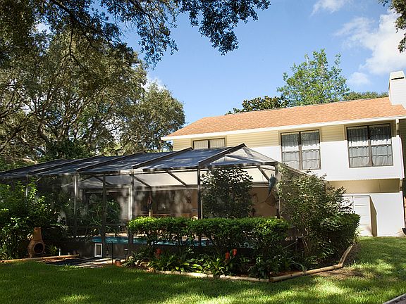 Rear of House/large fenced yard