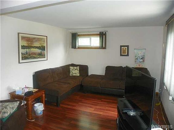 5th image of 260 Hazelwood Ave