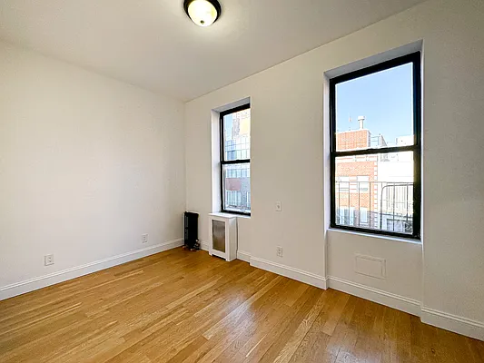 Rented by Urban Real Estate Property Group Inc | media 7