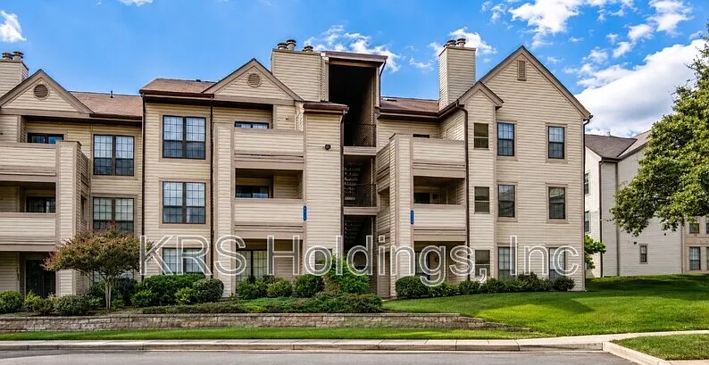 2 bed, 2.0 bath, 951 sqft, $2,395 — Photo 1