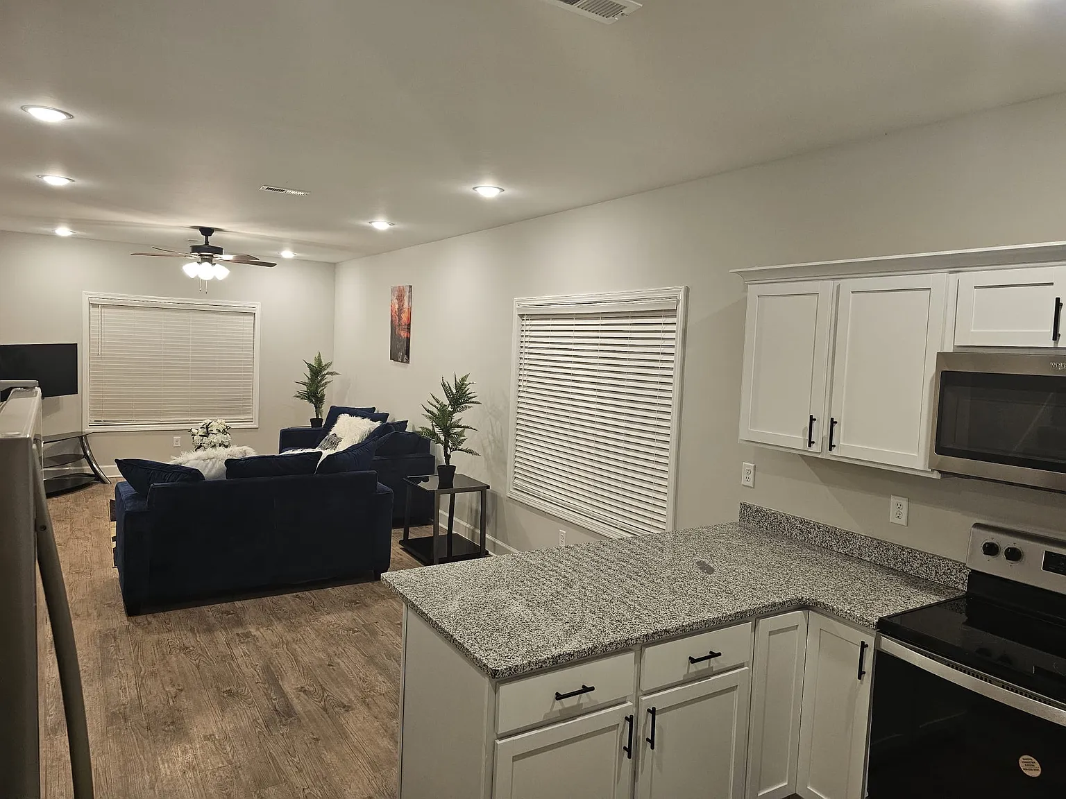 3 bed, 2.5 bath, 1500 sqft, $1,640 — Photo 2
