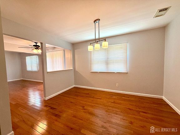 4th image of 44 Drake Rd