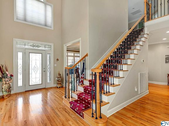 3rd image of 140 Rainbow Glen Cir