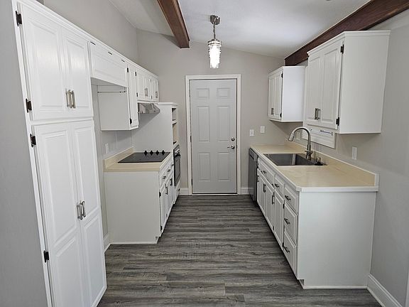 5th image of 748 82nd Ave NE