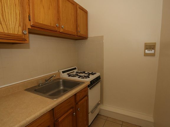 2nd image of 1200 W Thorndale Ave APT 2