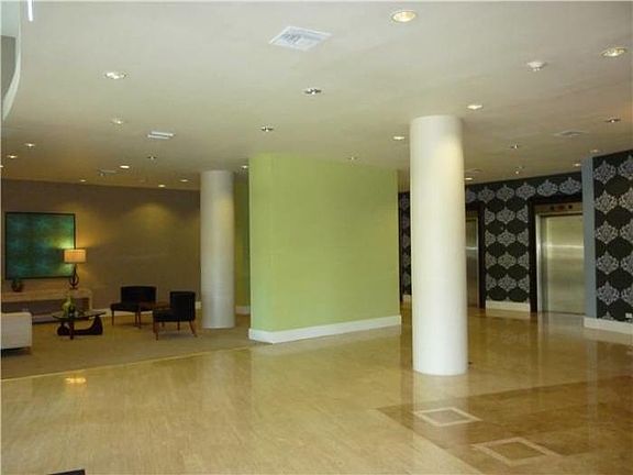 2nd image of 7441 Wayne Ave APT 6D