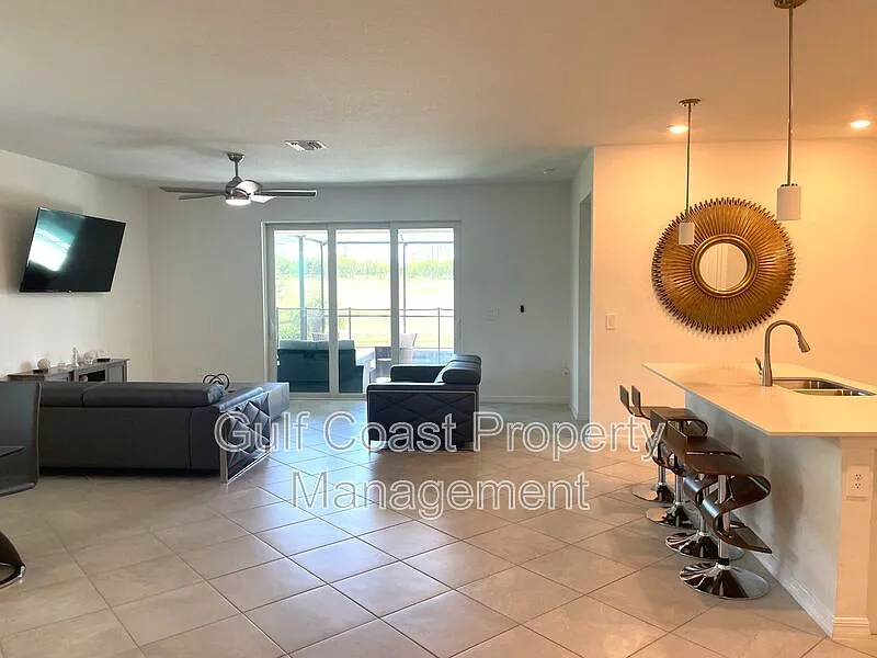 4 bed, 3.0 bath, 2035 sqft, $3,800 — Photo 2