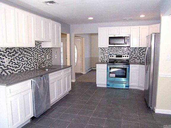 4th image of 8 Madrid Ct