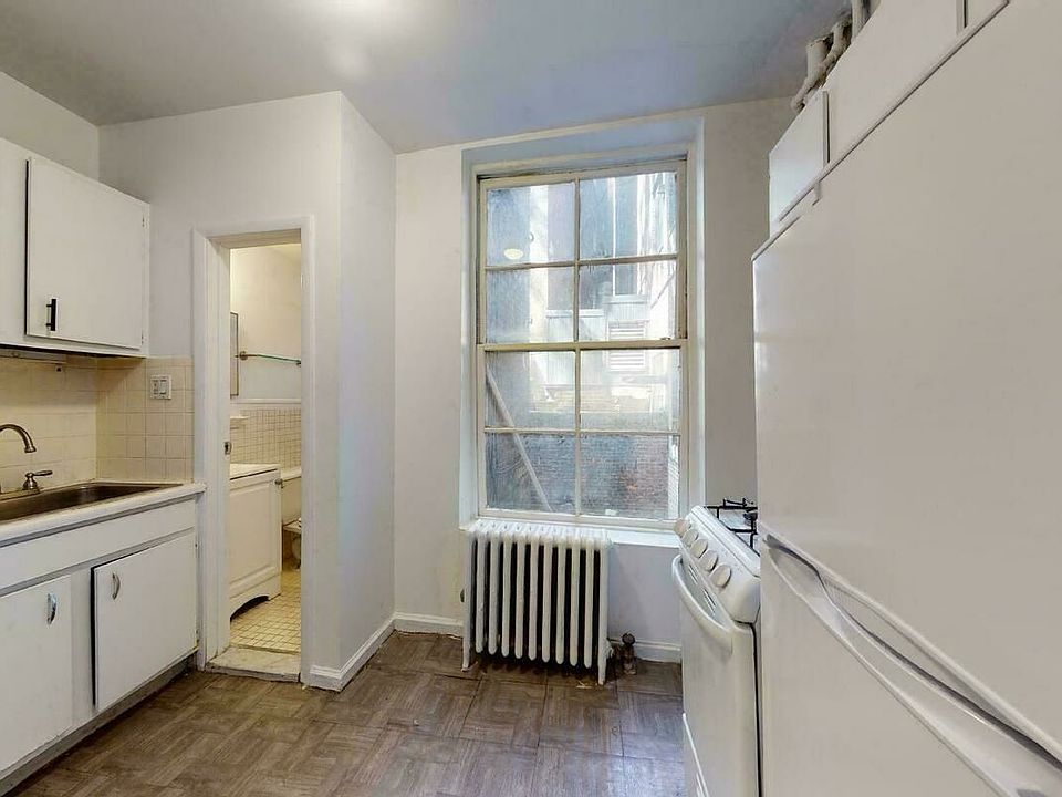 1st image of 255 W 12th St #1E