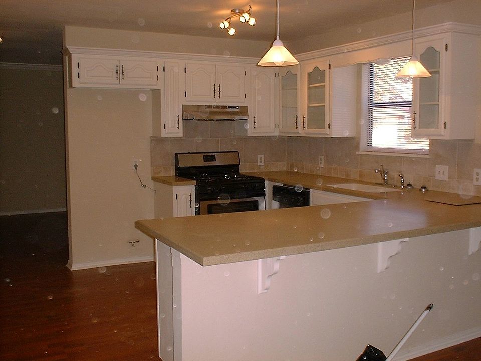 2nd image of 5701 S Elm Ave