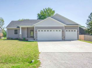121 Short St, Panorama Park, IA 52722