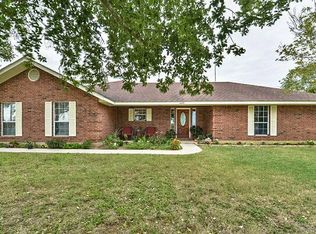 445 Homecrest Dr, La Vernia, TX 78121