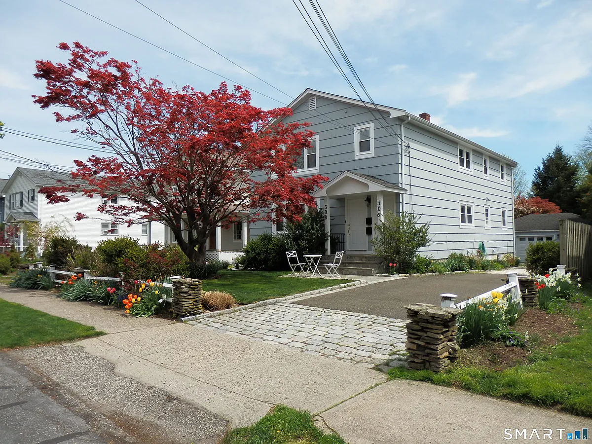 Building Photo - 306 Grovers Ave #2