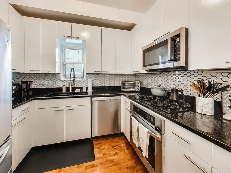 1758 W Pierce Ave — Photo 6