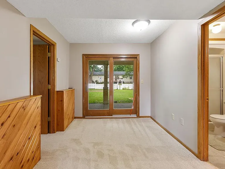 751 Lathrop Dr — Photo 15
