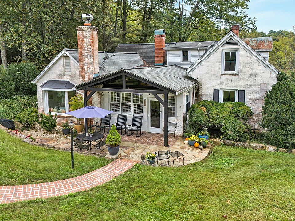 1st image of 400 Walnut Rd