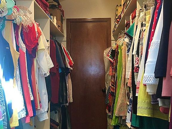 Master Bedroom walkin closet