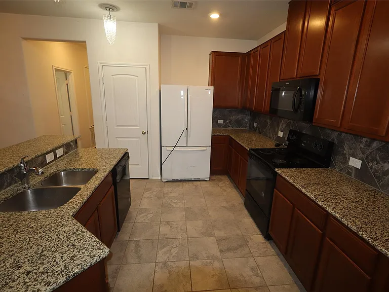 17009 Gibbons Path — Photo 7