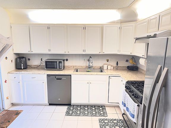 3rd image of 306 E Cos Cob Dr