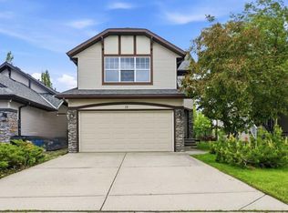 15 N Cougarstone Ct SW, Calgary, AB T3H 5A4