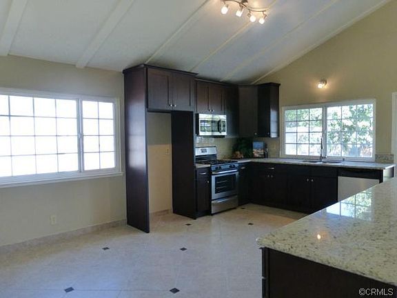 4th image of 212 N Sweetwater St