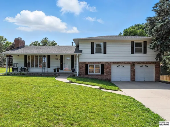 1516 Pinewood Dr, Omaha, NE 68144