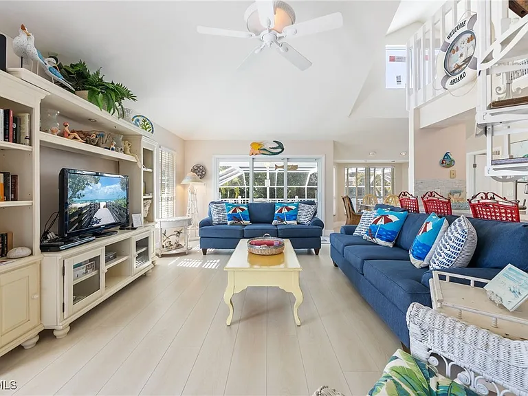 424 Lagoon Dr — Photo 7