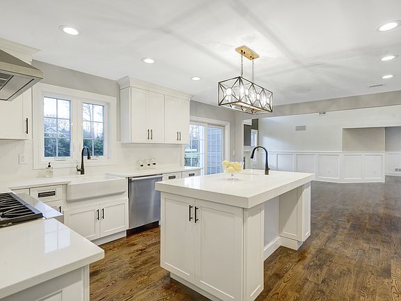 4th image of 5 Stratford Dr