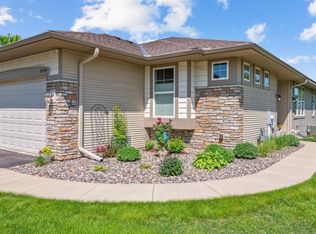 10704 Knollwood Ln, Woodbury, MN 55129