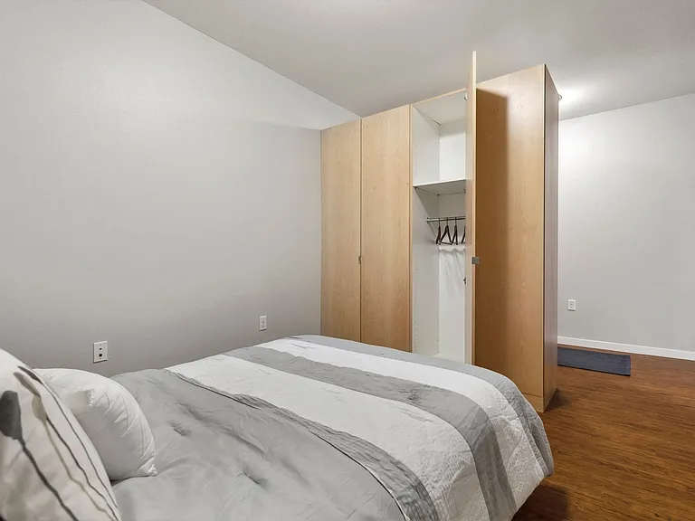 Parkway West Apartments — Photo 16