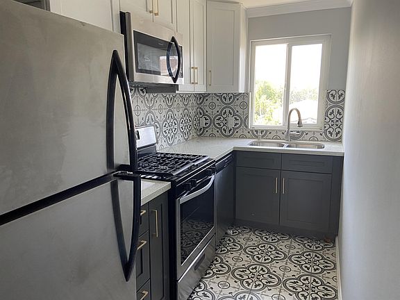 5th image of 4323 Perlita Ave #16