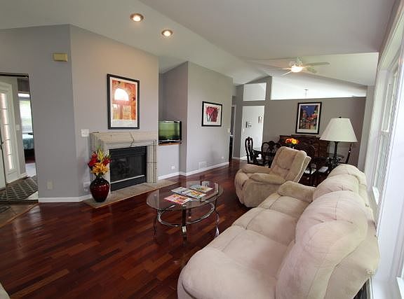 3rd image of 1036 S Parkside Dr